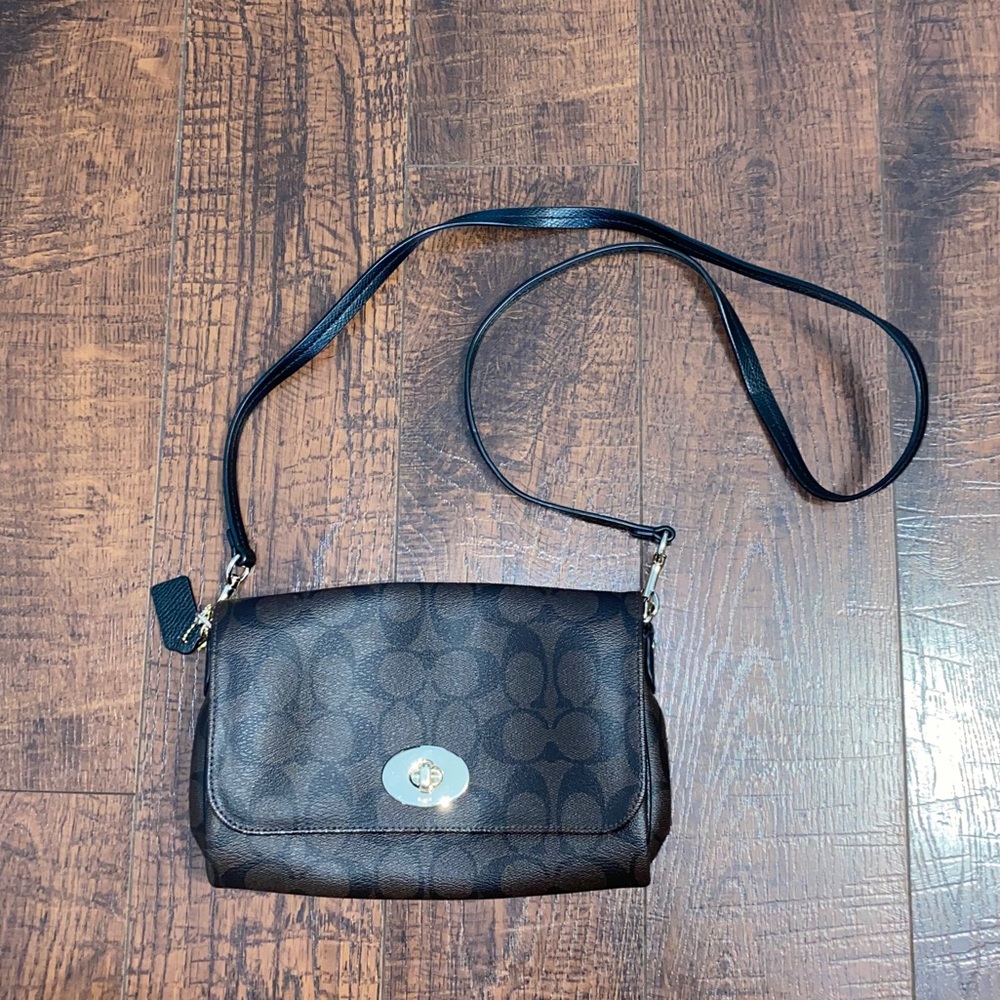 Coach handbag color brown logo
